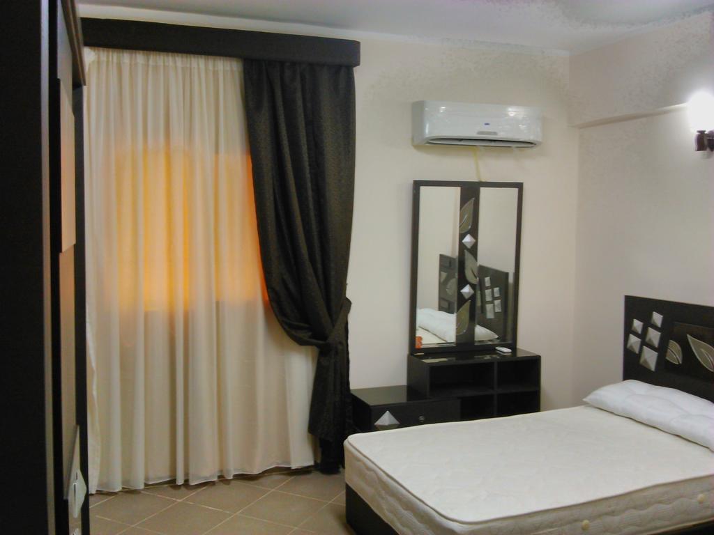 Three-Bedroom Apartment At Louly Beach Resort Айн-Сохна Номер фото